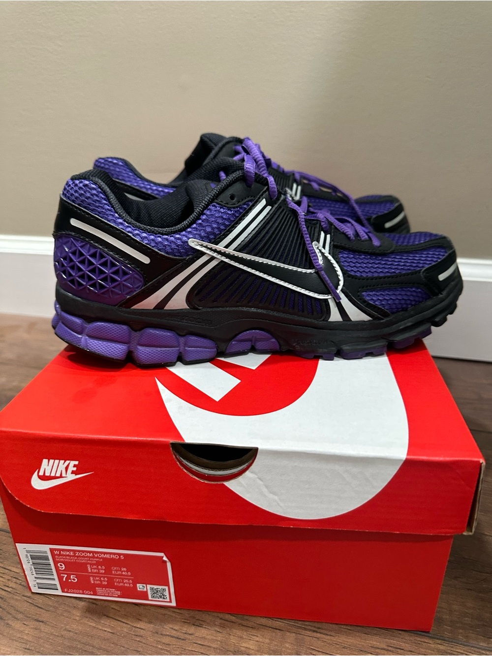 Nike Women's Purple and Black Mesh Running Sneakers - Picture 2 of 6